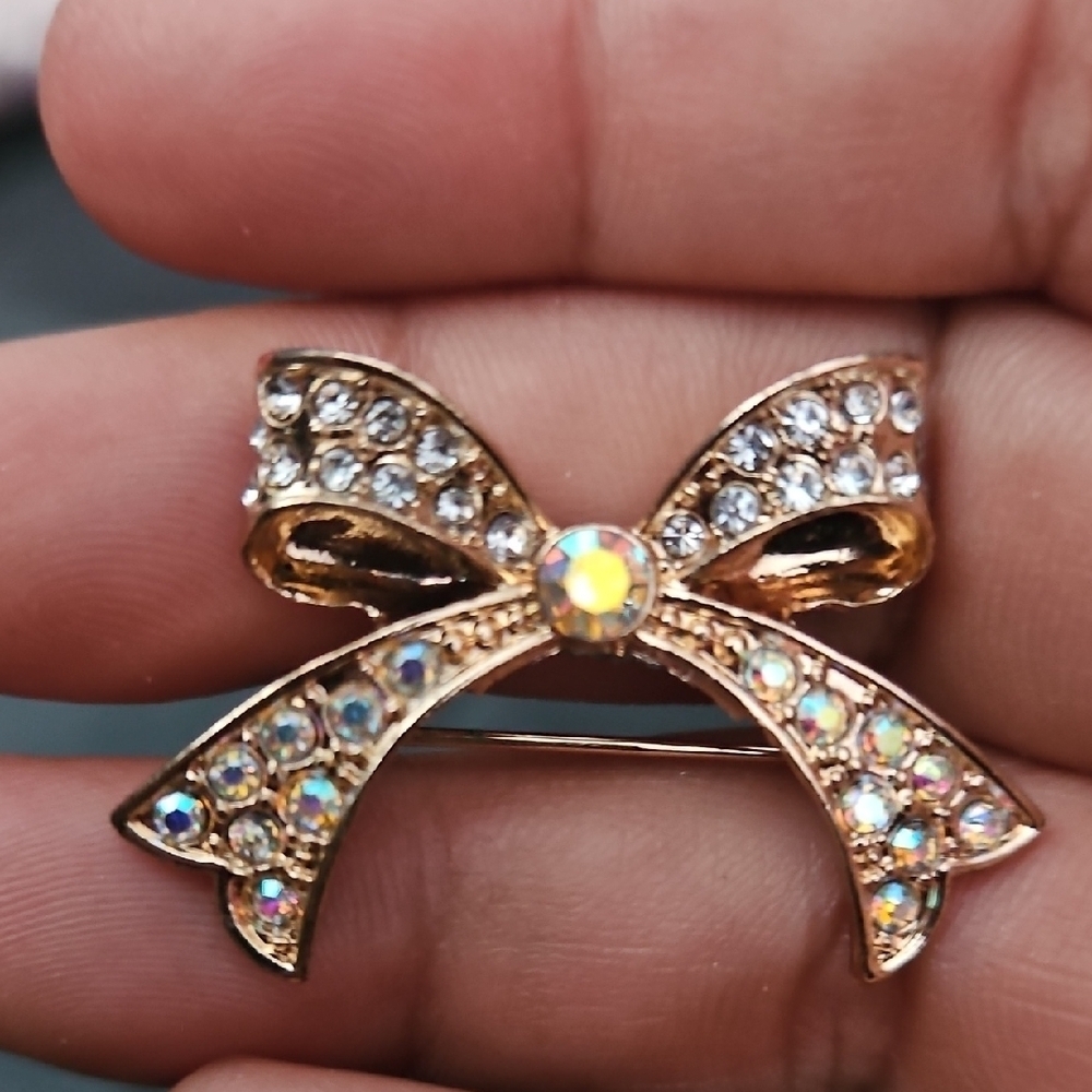 Vintage Elegant Gold Bow Brooch with Crystal Accents